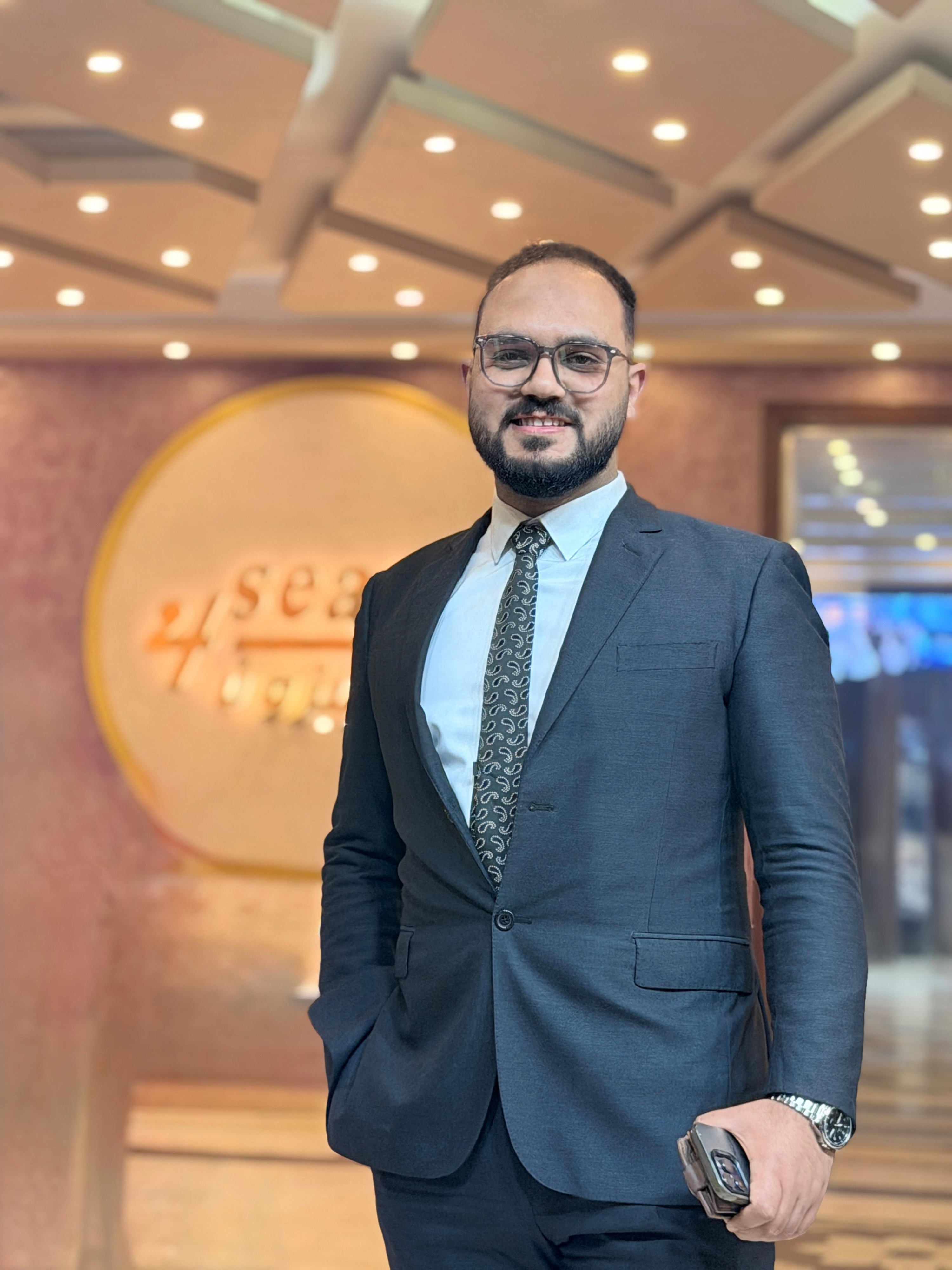 ايمن العوضي